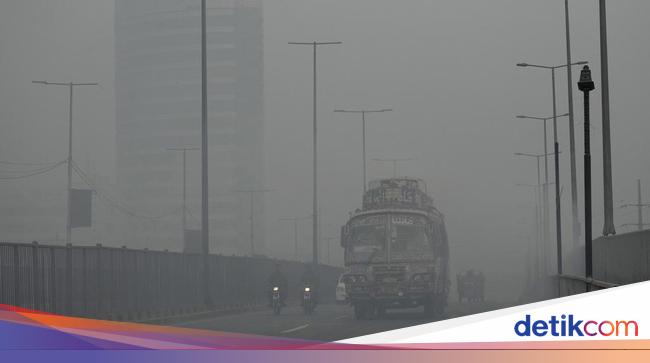 Penampakan Pakistan Diselimuti Polusi Super Tebal, Sekolah Ditutup-Pekerja WFH