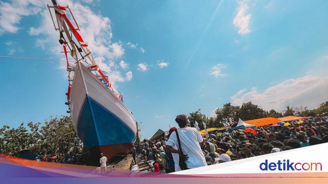 Kalondo Lopi, Ritual Turun Kapal Khas Desa Sangiang Bima