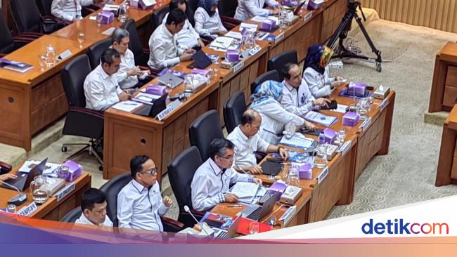Menaker Sebut Ada Kelalaian Manajemen di Kasus Pailitnya Sritex