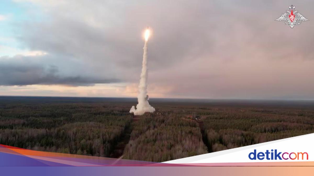 Rusia Klaim Sukses Luncurkan Rudal Antarbenua Berkemampuan Nuklir