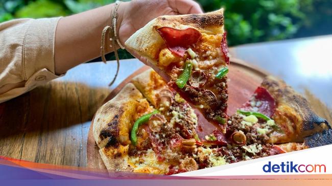 Resto Panorama Air Terjun di Depok Ini Punya Cobek Udang dan Pizza Enak