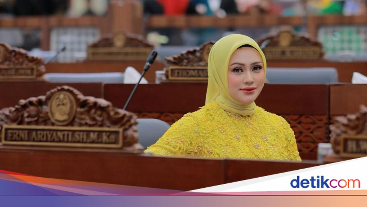 Jinsiy aloqa ogli onamni sikadi