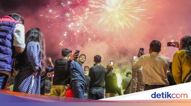 Kembang Api Meriahkan Festival Cahaya Diwali di Kenya