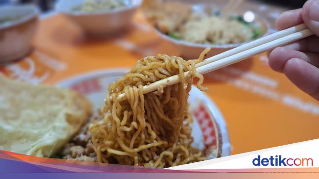 Nyamm! Pedas Menyengat Mie Ayam Coli yang Nyeleneh Namanya