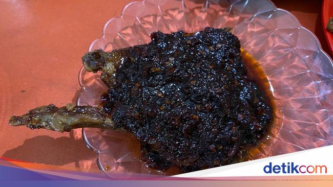 7 Nasi Bebek Bumbu Hitam di Jakarta yang Lezatnya Juara!