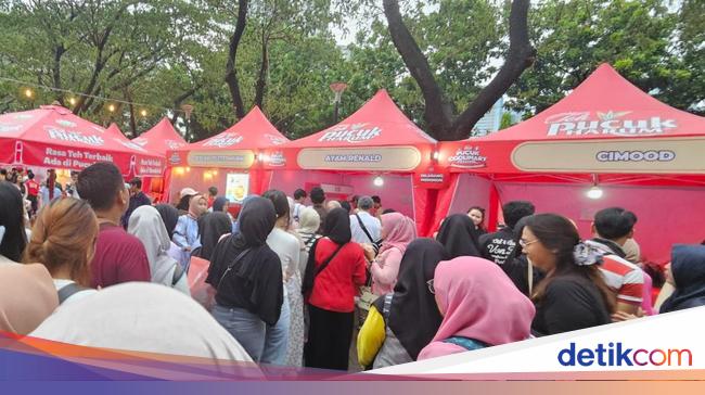 Teh Pucuk Temani Pengunjung yang Antre di Pucuk Coolinary Festival 2024