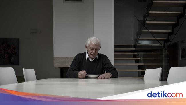 Pria Ini Pilih Makan Di Basement Rumahnya karena Muak dengan Curhatan Kekasihnya