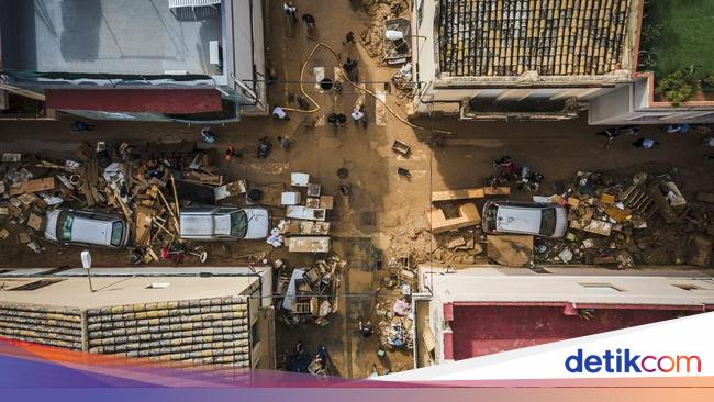 Foto Udara Kerusakan di Spanyol Akibat Banjir Bandang