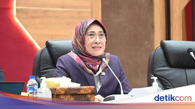 Komisi X DPR Dorong Menteri Satryo Evaluasi Internal Usai Didemo Ratusan ASN