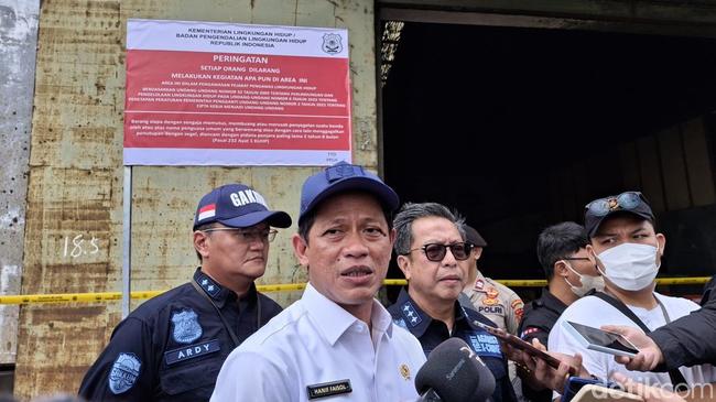 Kementerian LH Tahan Pengelola dan Pelaku Open Burning TPS Liar Limo Depok