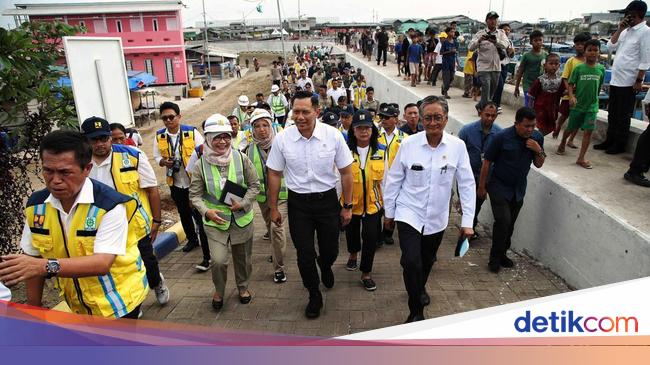 Blusukan ke Muara Baru, AHY: Tanggul Laut Bisa Selamatkan 20.000 Keluarga