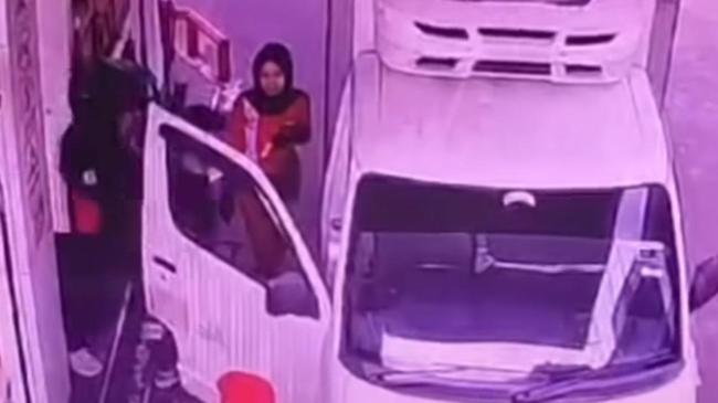 Viral Pegawai SPBU Wanita di Bandung Ditampar Pemotor Berjaket Hitam