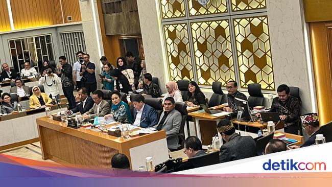 Titiek Soeharto Pimpin Rapat Komisi IV dengan Mentan Bahas Swasembada Pangan