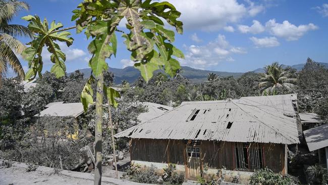 Pratikno Pastikan Bantuan Korban Erupsi Gunung Lewotobi Laki-laki Terpenuhi