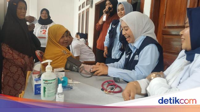 Strategi Putri Karlina Layani Kesehatan Lansia-Warga Miskin di Garut