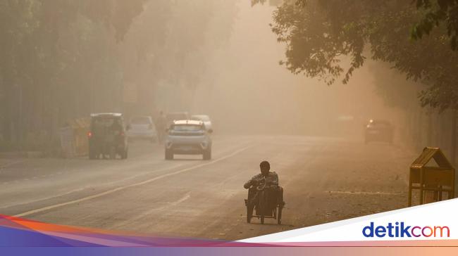 India Dikepung Polusi dan Kabut Asap Berbahaya