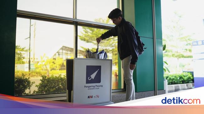 Musim Hujan Tiba, KAI Sediakan Pengering Payung di 17 Stasiun LRT Jabodebek