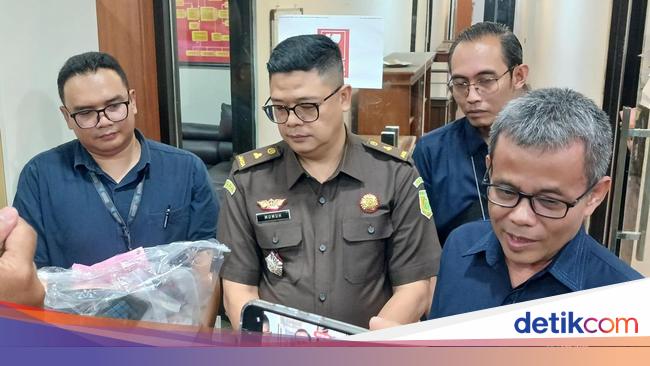 Tersangka Kecurangan SPBU Rest Area Karawang Diserahkan ke Kejati Jabar
