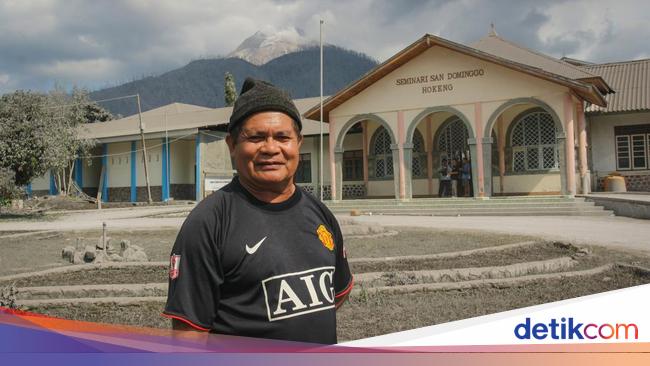 Tolak Mengungsi, Romo Martinus Pilih Jaga Sekolah Katolik dari Erupsi Lewotobi