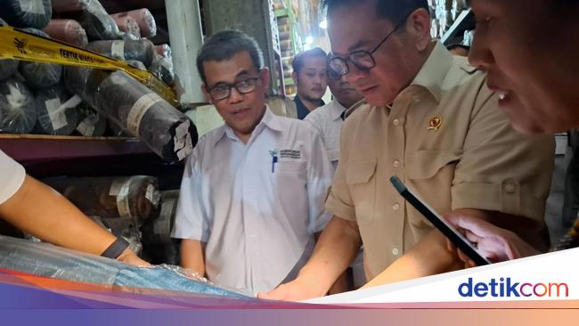Mendag Sita 90 Ribu Rol Kain Gulungan Asal China, Nilainya Rp 90 M