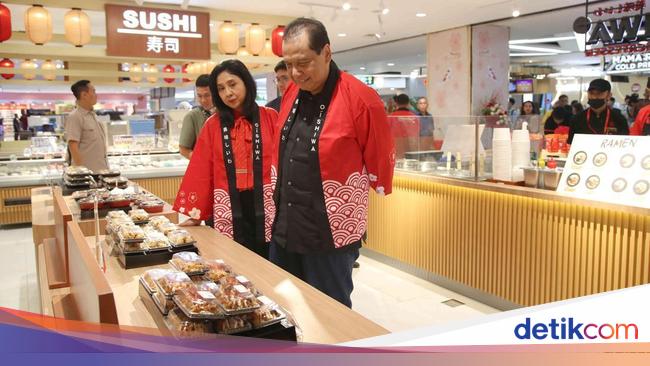 Oishii! 300 Aneka Sushi &amp; Makanan Jepang di Oishiwa Transmart Kokas