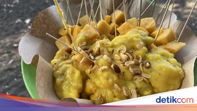 Empuk Lembut! Sate Beras Bumbu Kuning Suna Cekuh Khas Bali