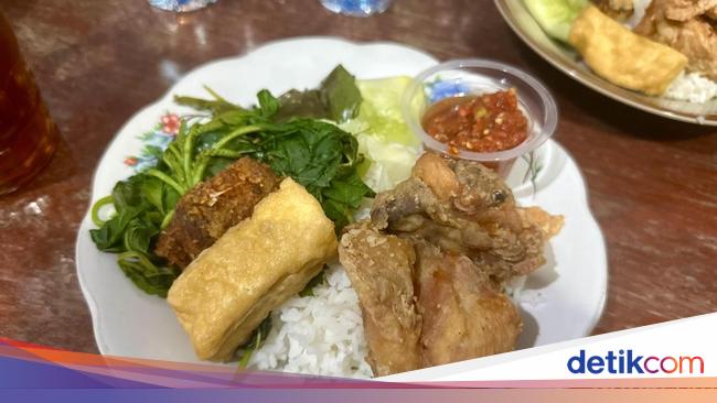 Tertampar Pedasnya Sego Tempong Mbok Wah, Kuliner Favorit di Banyuwangi