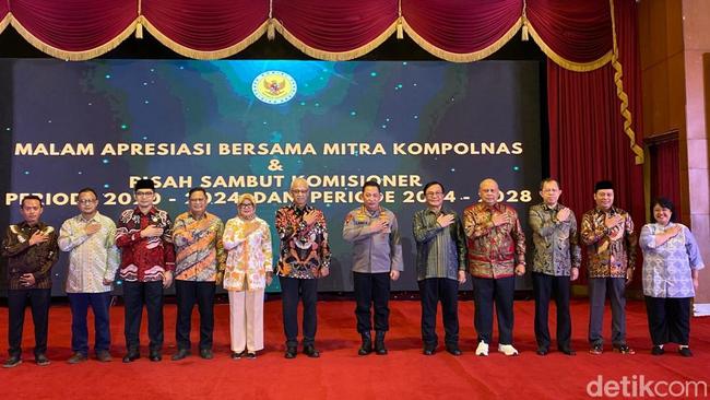 Pisah Sambut Komisioner Kompolnas, Benny Mamoto Serahkan Jabatan ke BG