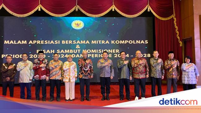 Pisah Sambut Komisioner Kompolnas, Benny Mamoto Serahkan Jabatan ke BG