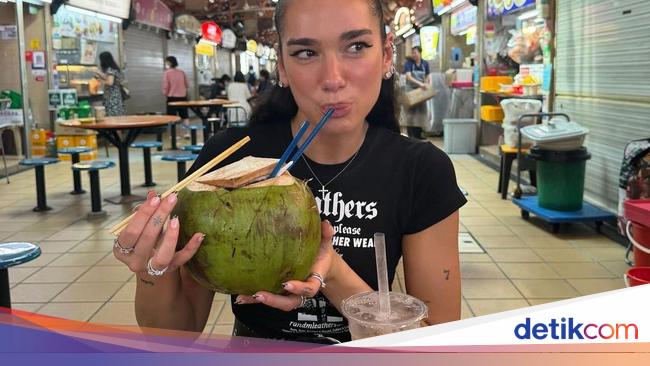 Seru! Dua Lipa Cicip Nasi Padang dan Mee Pok di Singapura