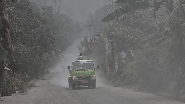 Zona Steril Lewotobi Jadi Radius 9 Km, Pos Pengungsian Ditambah