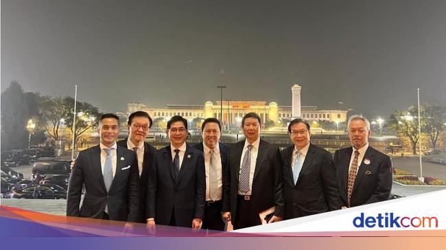 Momen Arsjad Foto Bareng Anindya, Hashim, dan 4 Konglomerat RI