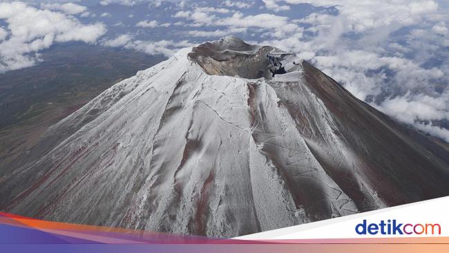 Potret Gunung Fuji di Jepang Akhirnya Bersalju Lagi