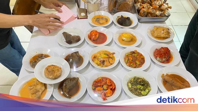 RM Padang Tertua di Jakarta Ini Punya Menu Peranakan Minang China