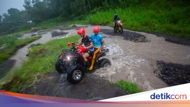 Serunya Basah-basahan Main ATV di Lereng Gunung Merapi