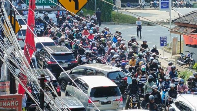 Ada Truk Melambung, Lalin di Puncak Bogor Sempat Macet