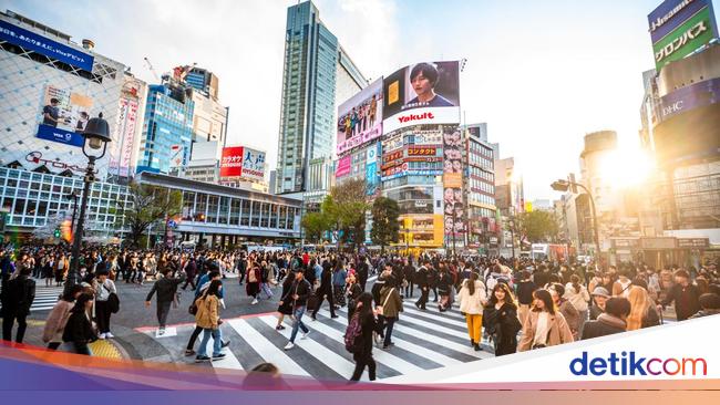 Turis China Selamatkan Pariwisata Jepang