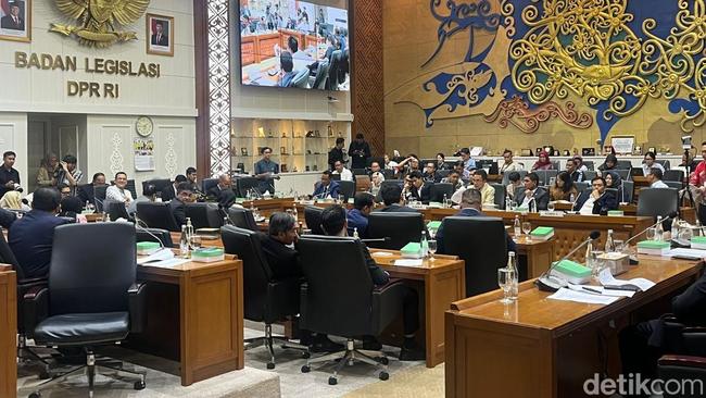 Baleg DPR RI-Pimpinan Komisi Gelar Rapat Pleno Bahas Prolegnas 2025-2029