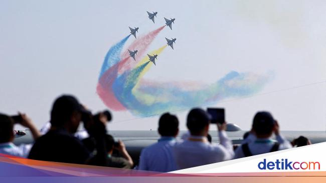 Deretan Jet Tempur Canggih Unjuk Kemampuan di China Airshow