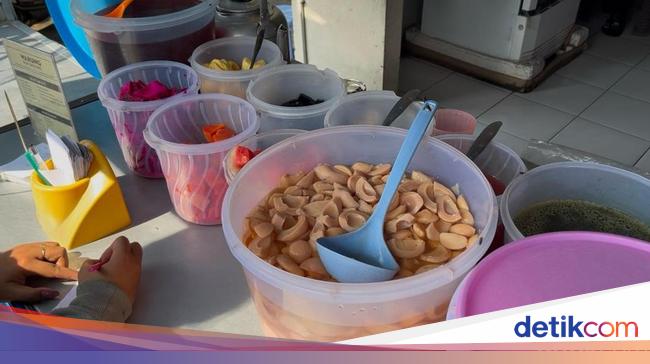 Slurpp! Asam Segar Es Salak Rp 5 Ribuan Buatan Bu Badung