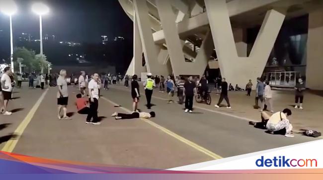 Video: Malam Horor di Pusat Olahraga China gegara Tabrak Lari