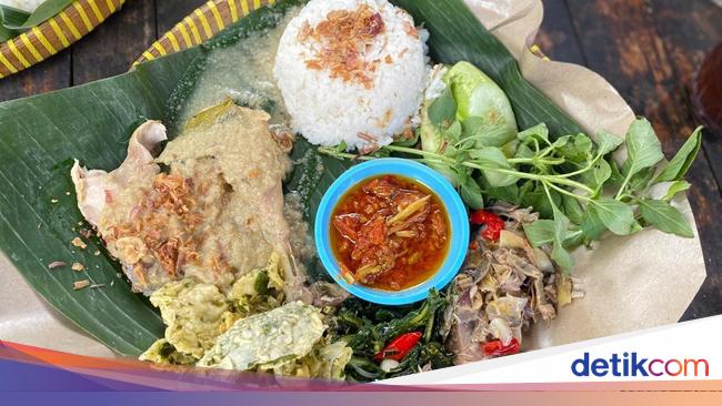 Kandang Ingkung: Spesial! Ayam Ingkung Kuah Santan di Resto Ndeso