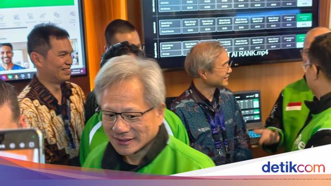 Momen Unik Manusia Rp 1.900 Triliun Berjaket Gojek