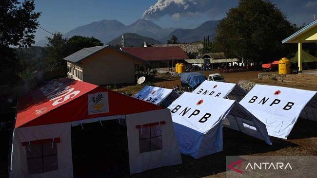 BMKG Ungkap Abu Vulkanik Gunung Lewotobi Menjauh dari Pulau Lombok