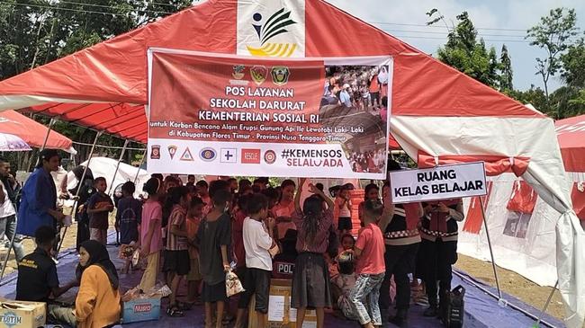 Penuhi Kebutuhan Korban Erupsi Lewotobi, Mensos Siapkan Bansos-Nakes