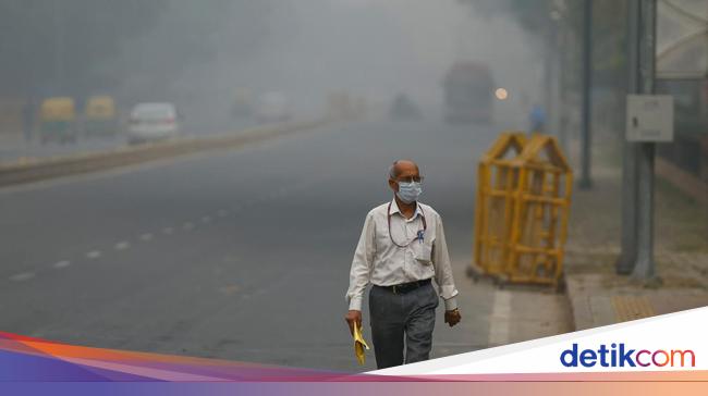 Potret India Dikepung Kabut Asap Beracun