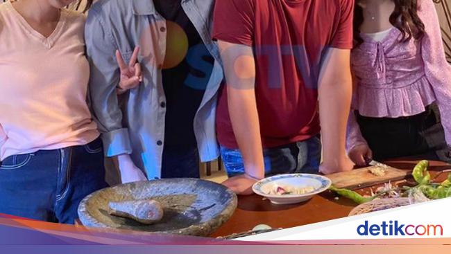 Aliando Syarief Kompak Makan Bareng Teman Selebriti