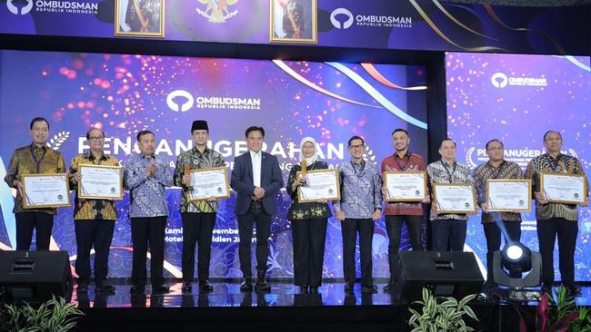 Kementrans dan Kemendes PDT Raih Predikat Pelayanan Publik Terbaik