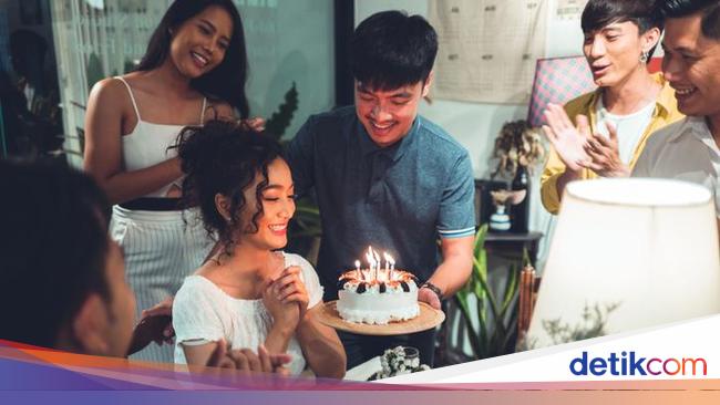 Pria Ini Dilarang Pesan Makanan yang Dipantang Temannya