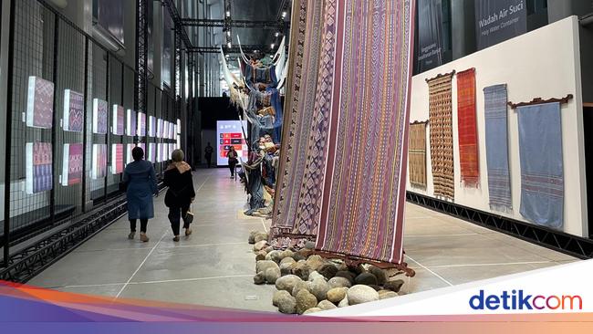 Kerennya Pameran 'The Flying Cloth', saat Sejarah dan Fashion Bertemu